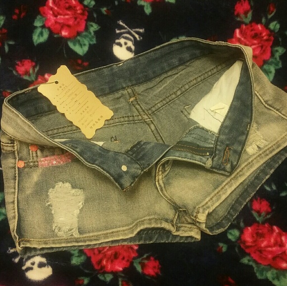 Sold - Picture 3 of 5